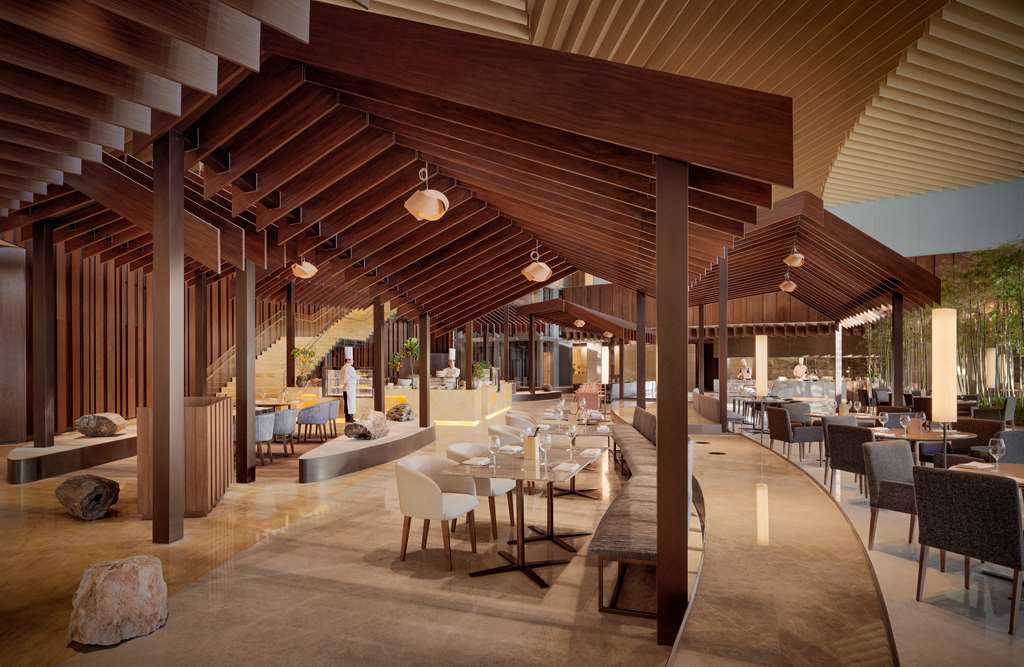 Dining,Dining Area,Restaurant,On-Site