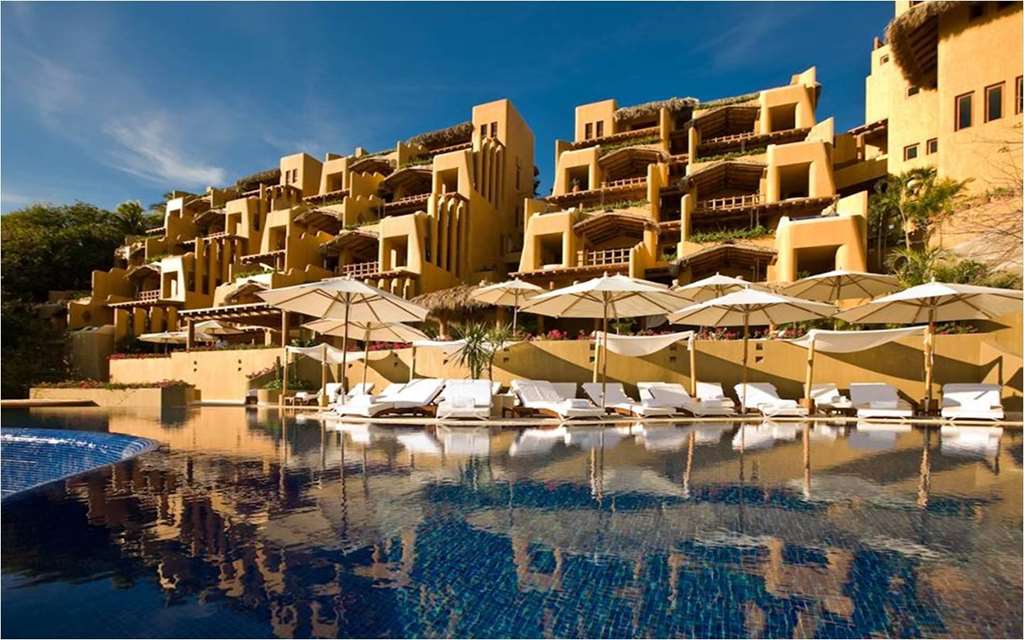 Pool,On-Site,Outdoor/Exterior,Property Amenity,Recreation,Exterior View of Building