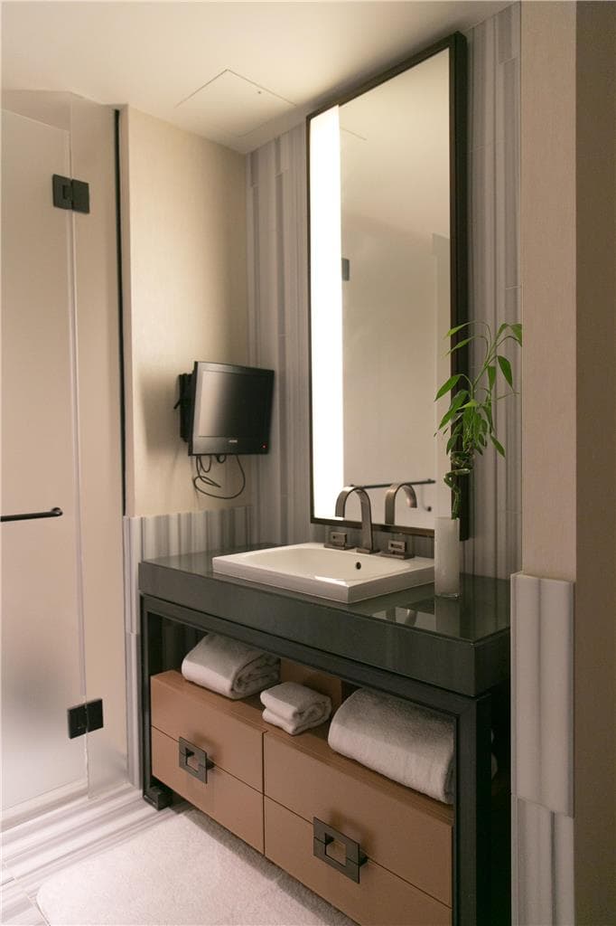 Guest Room,On-Site