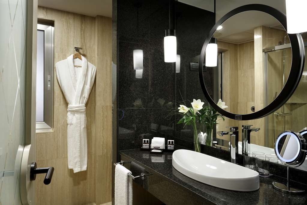 Guest Room,Bathroom,On-Site