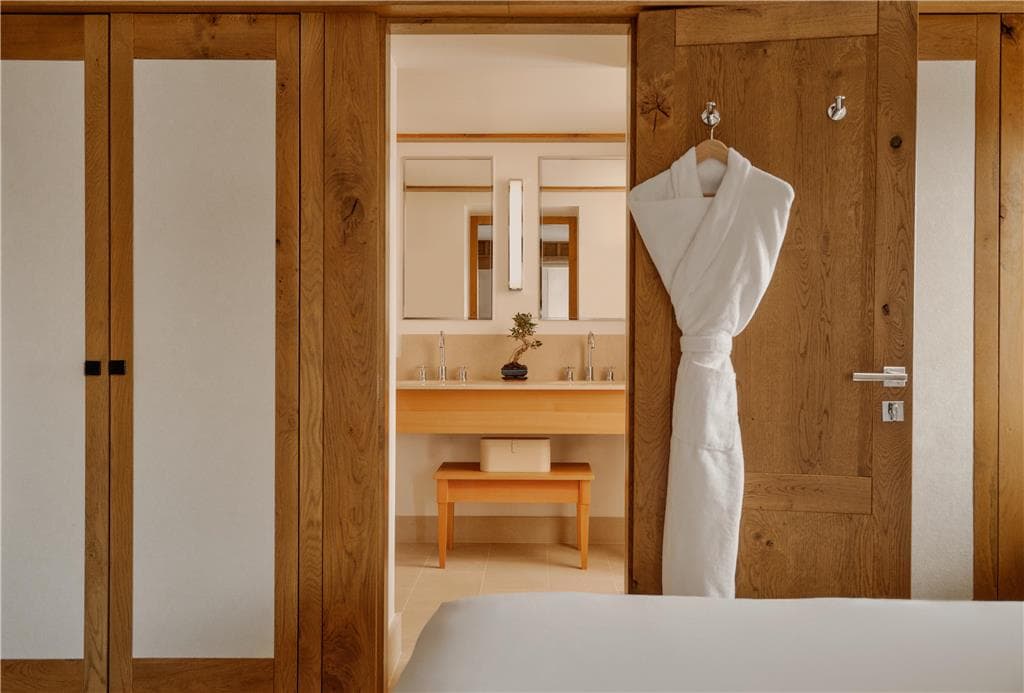 Guest Room,Bathroom,On-Site
