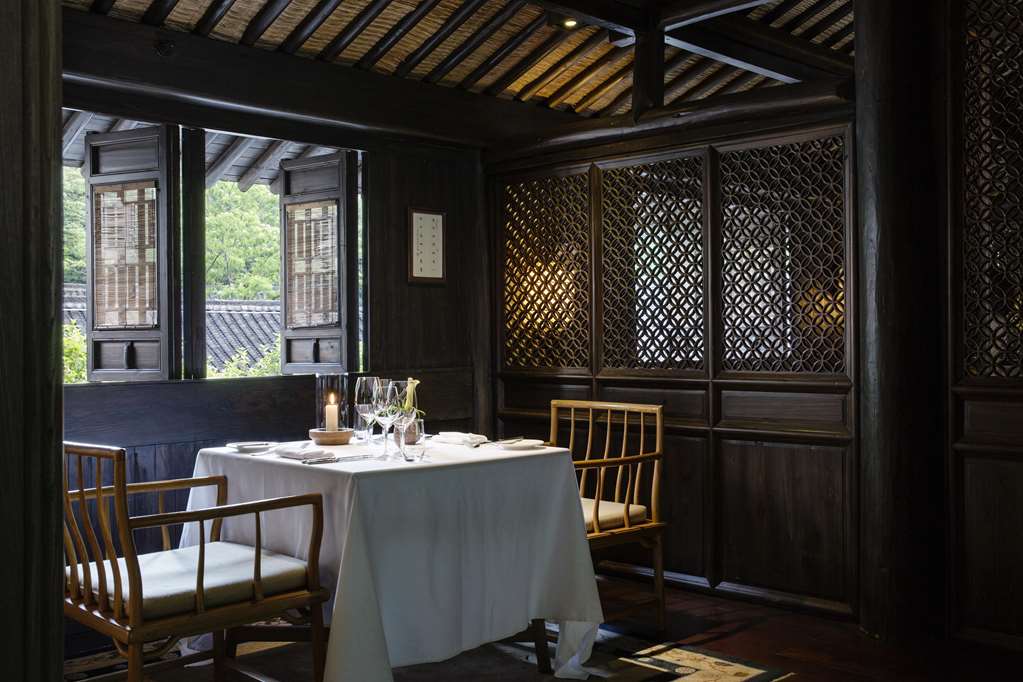 Dining,Dining Area,Restaurant,On-Site