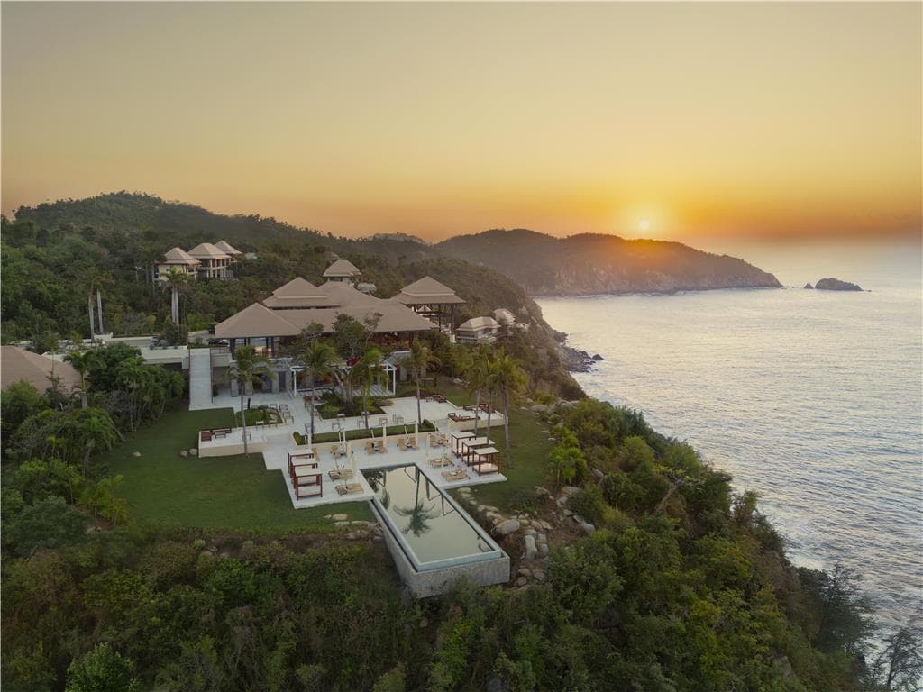 Guest Room,Guest Room Amenity,Pool,Architecture,Off-Site,On-Site,Outdoor/Exterior,Local Area,Beach,Exterior View of Building