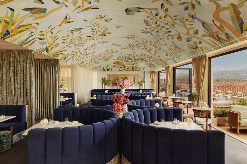 Dining,Dining Area,Restaurant,On-Site