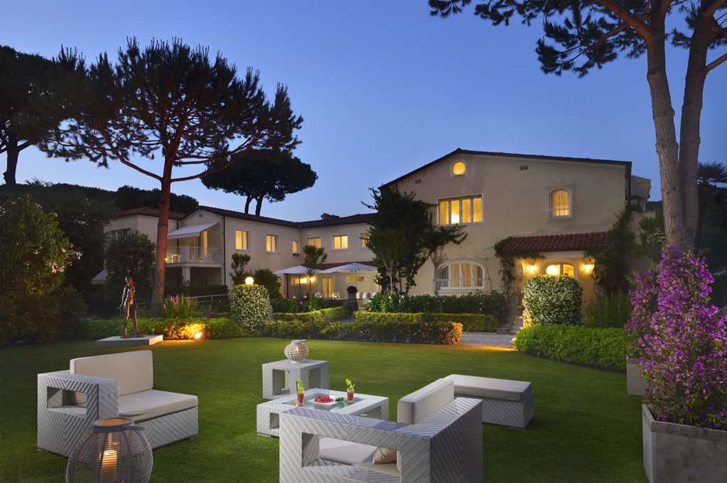 On-Site,Outdoor/Exterior,Exterior View of Building