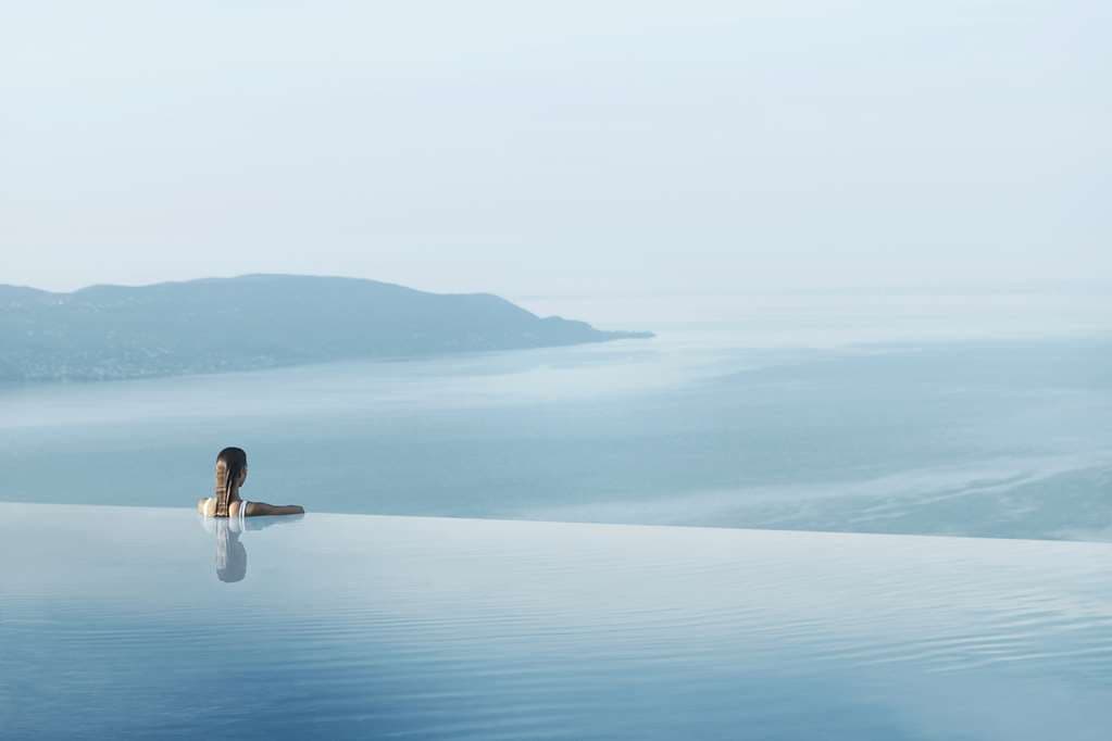Pool,On-Site,Outdoor/Exterior,Property Amenity,Recreation