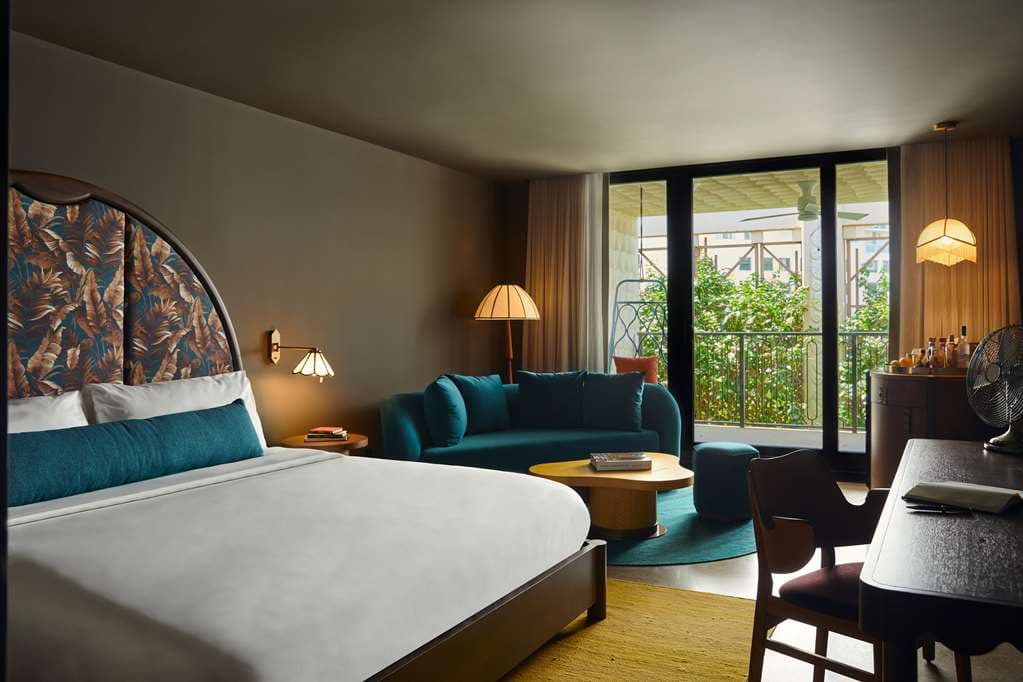 Guest Room,Balcony,Bed,King bed,Guest Room Amenity,On-Site