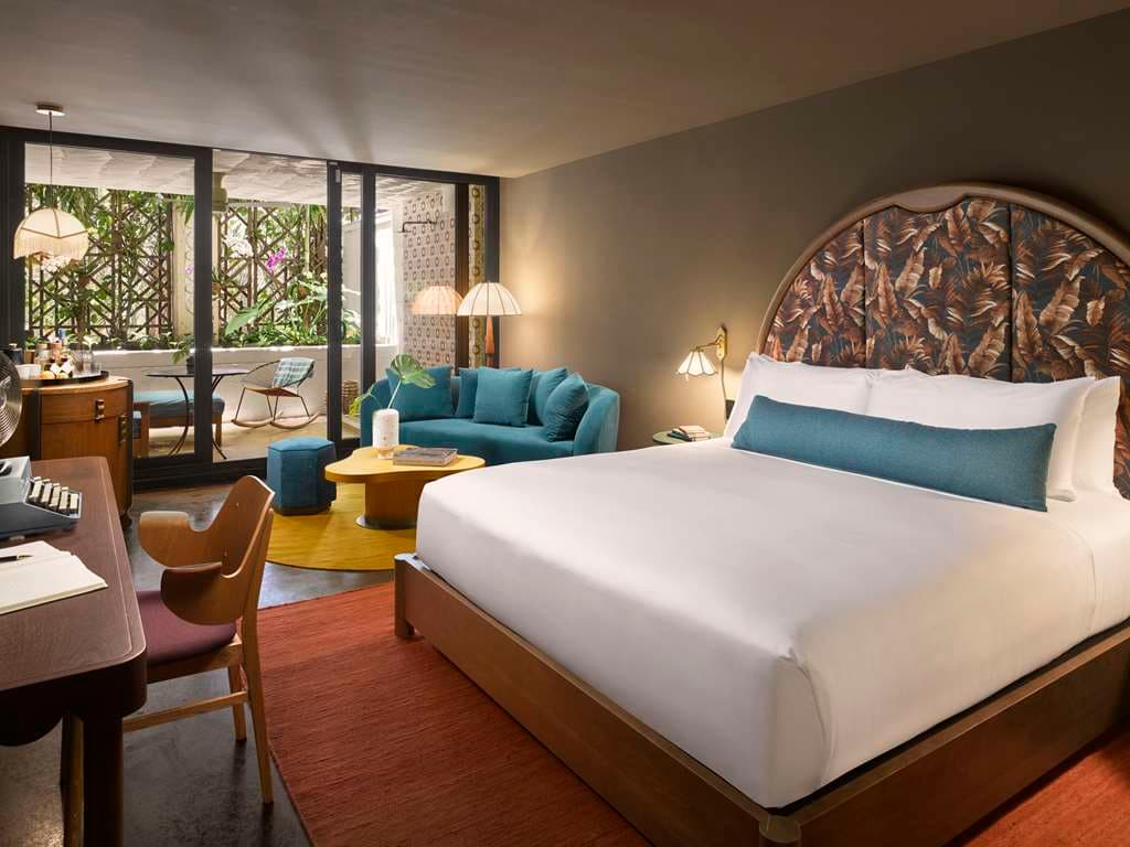 Guest Room,Balcony,Bed,King bed,Guest Room Amenity,Suite,On-Site