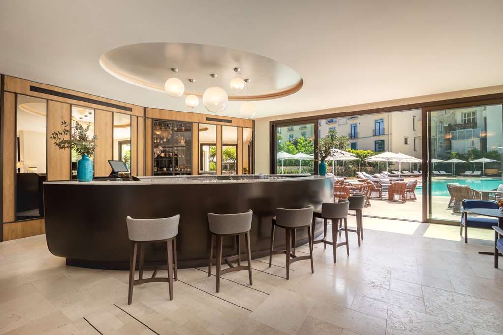On-Site,Bar/Lounge