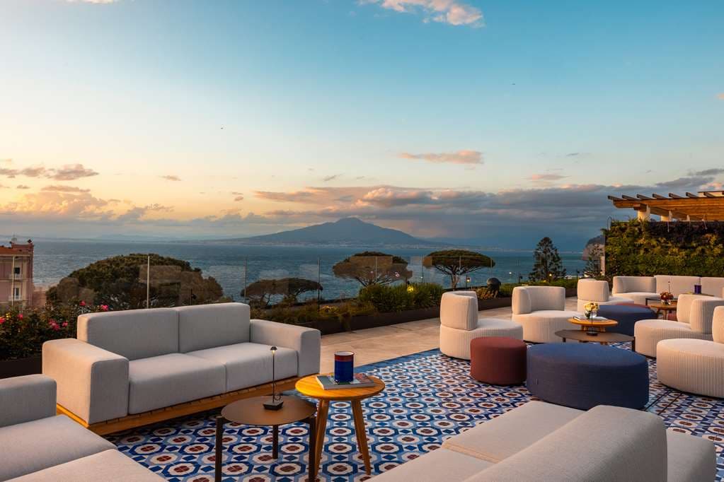 On-Site,Bar/Lounge