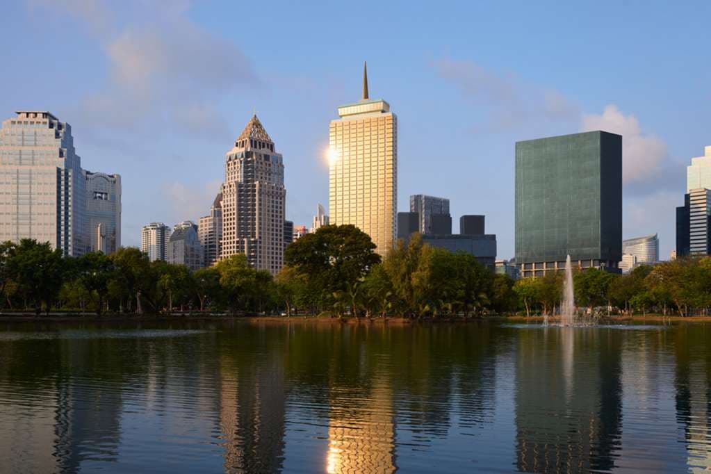 Architecture,Off-Site,On-Site,Outdoor/Exterior,Local Area,City,Office,Exterior View of Building