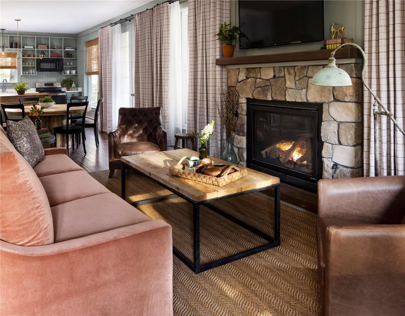 Guest Room,Guest Room Amenity,Coffee/tea facilities,Fireplace,Living Area,Architecture,Indoor/Interior,On-Site,Property Amenity,