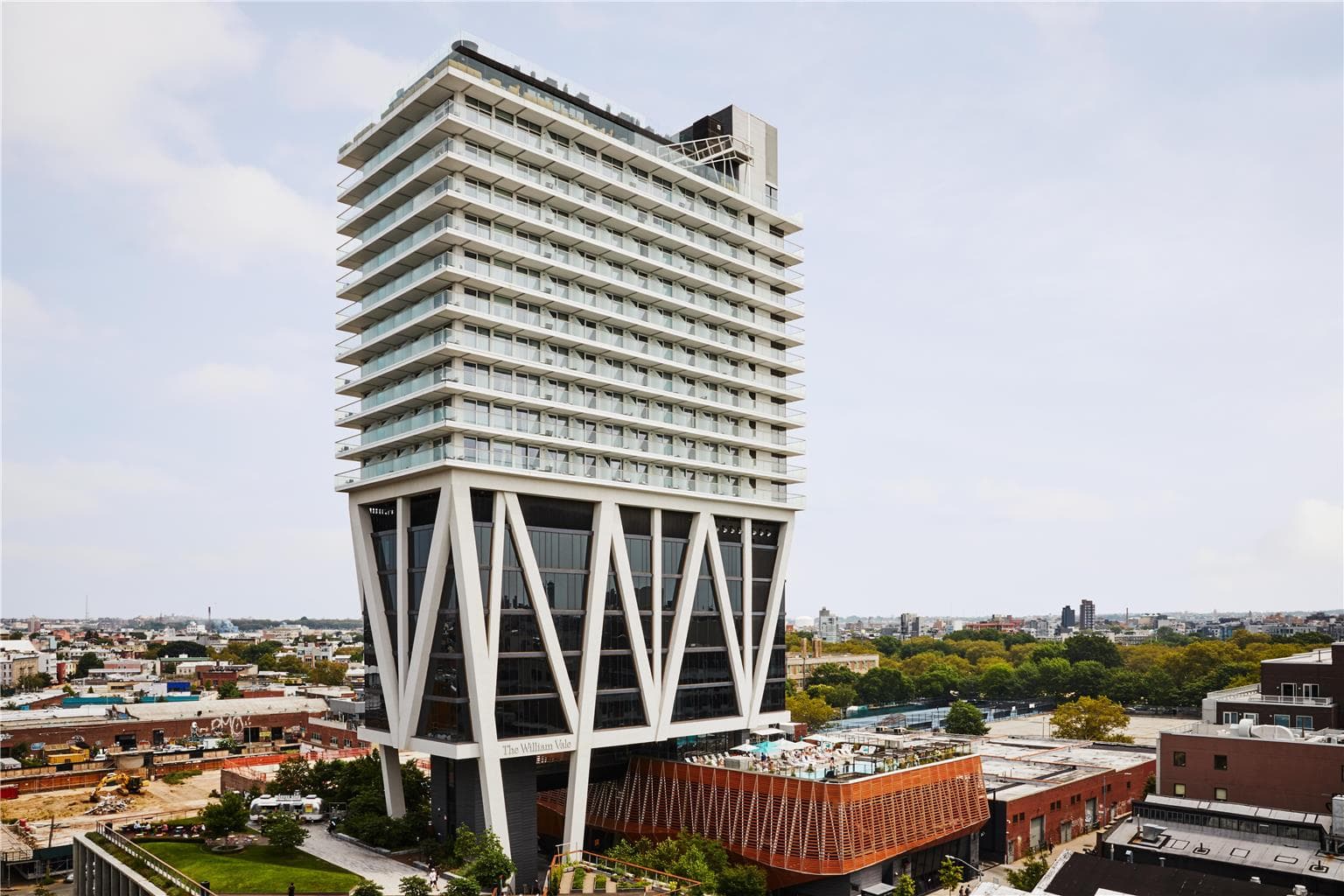 Architecture,On-Site,Outdoor/Exterior,City,Office,Exterior View of Building