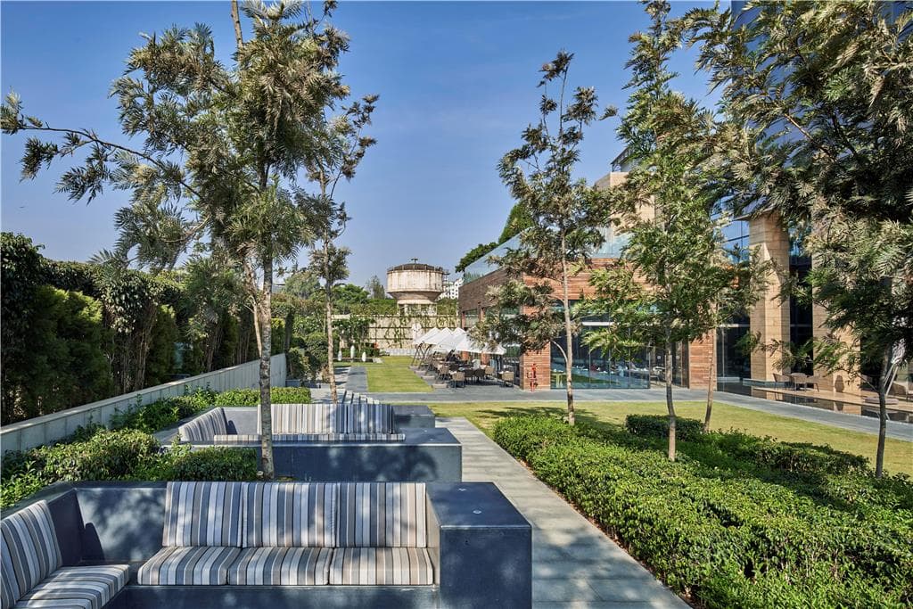 On-Site,Outdoor/Exterior,Courtyard