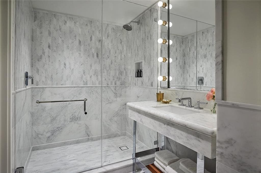 Guest Room,Bathroom,On-Site