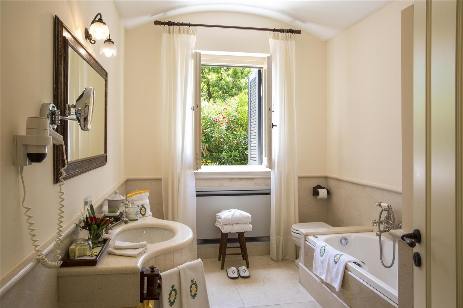 Bathroom,Suite,On-Site
