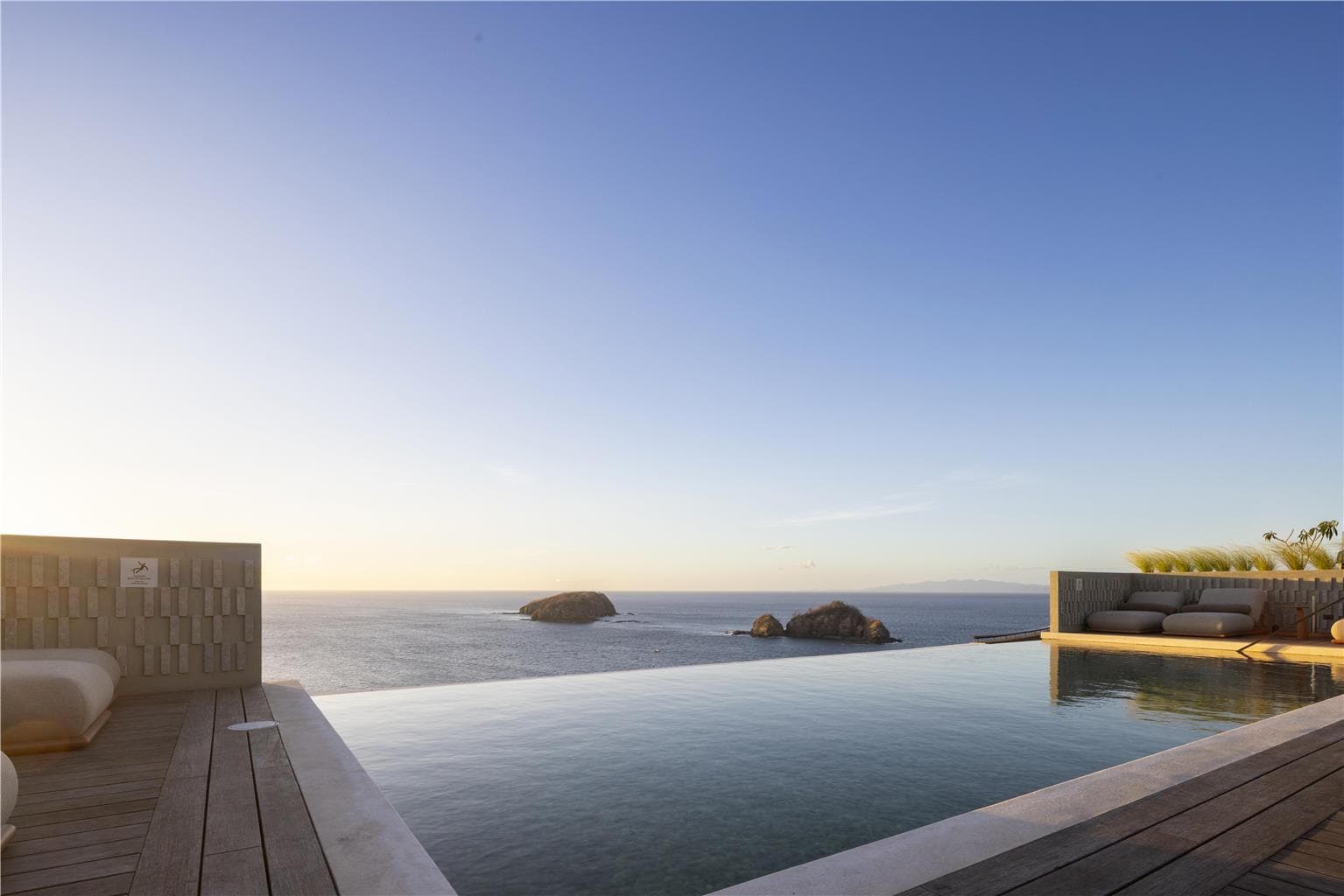 Pool,On-Site,Property Amenity,Recreation