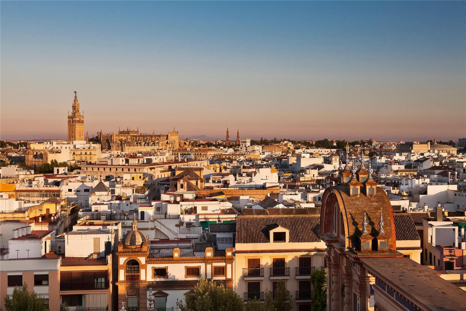 Architecture,Outdoor/Exterior,City,Exterior View of Building