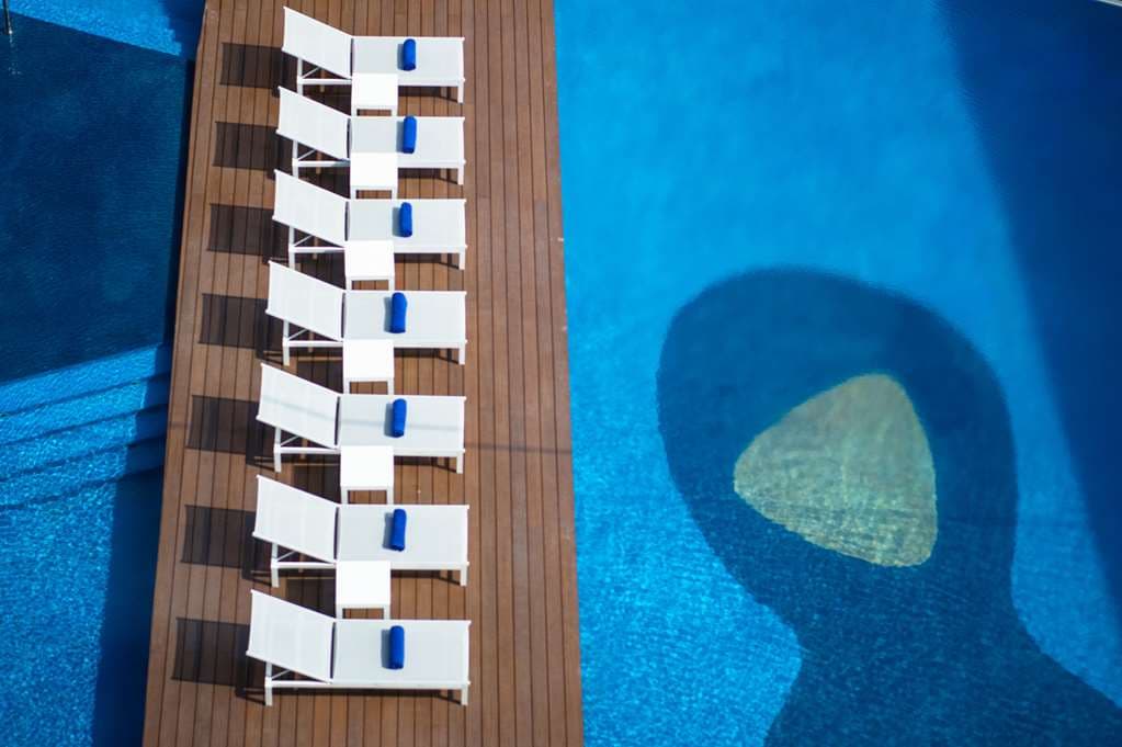 Pool,On-Site,Property Amenity,Recreation