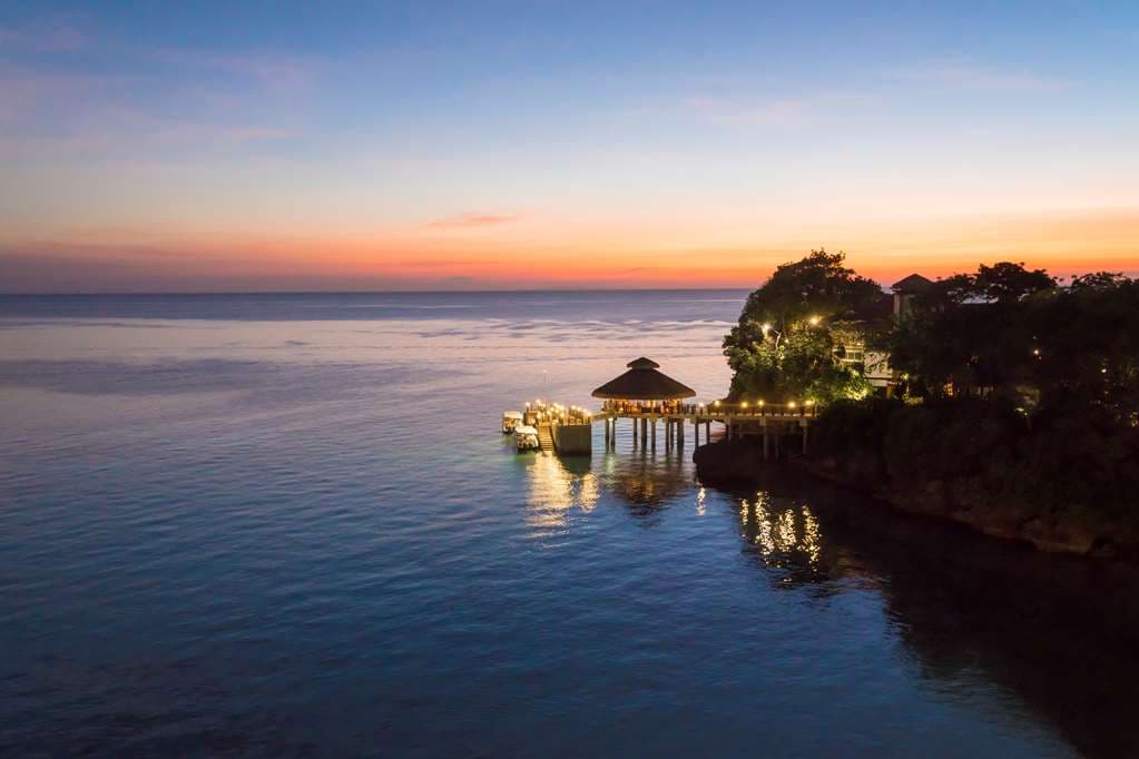 Escape,Luxury Travel,Common area,Off-Site,On-Site,Outdoor/Exterior,Local Area,Ocean,Property Amenity,Beach,Natural landscape,Dus