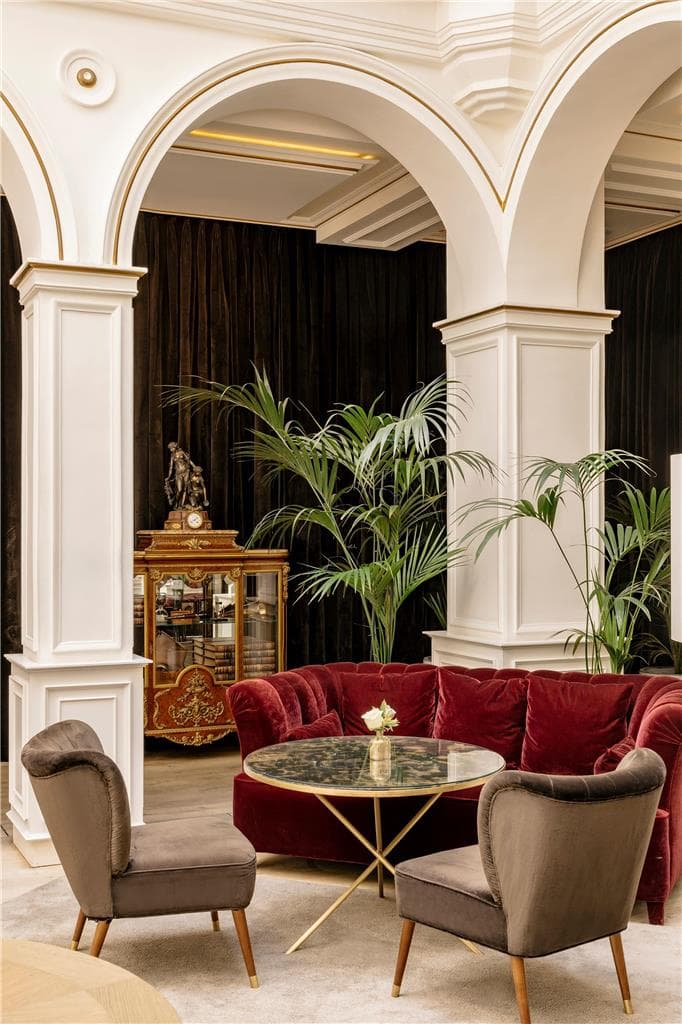 Guest Room,Guest Room Amenity,Coffee/tea facilities,Living Area,Architecture,Indoor/Interior,On-Site,People,Décor detail,Summer,