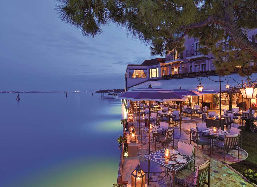 Dining,Dining Area,Restaurant,On-Site