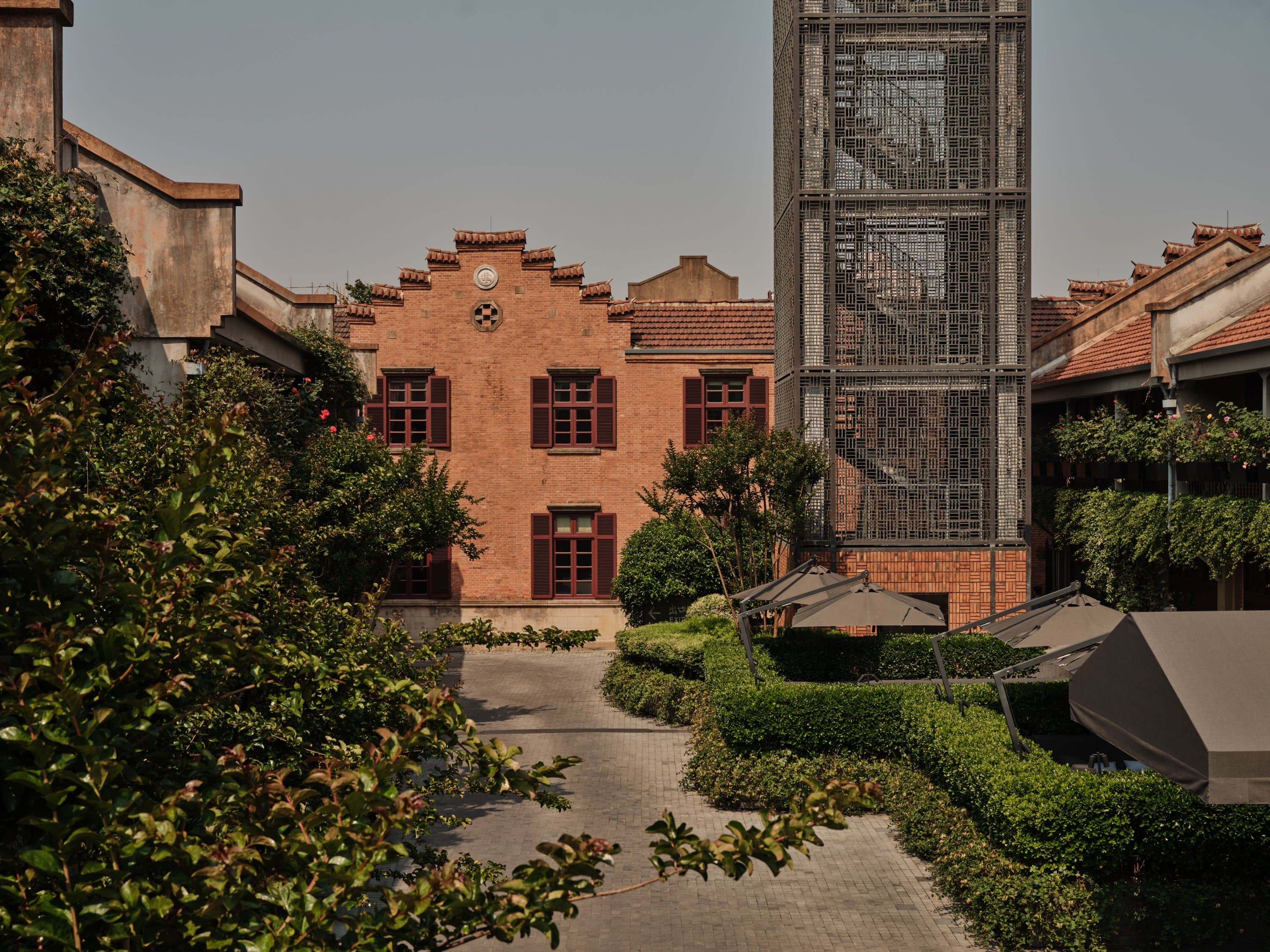 Hotel Courtyard