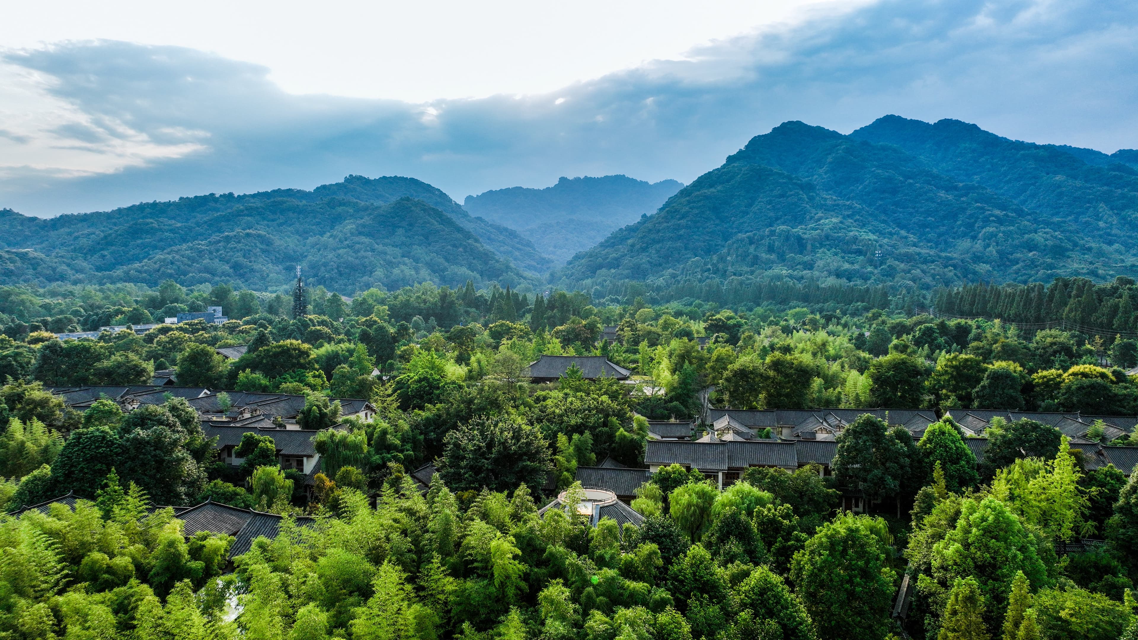 Resort's View