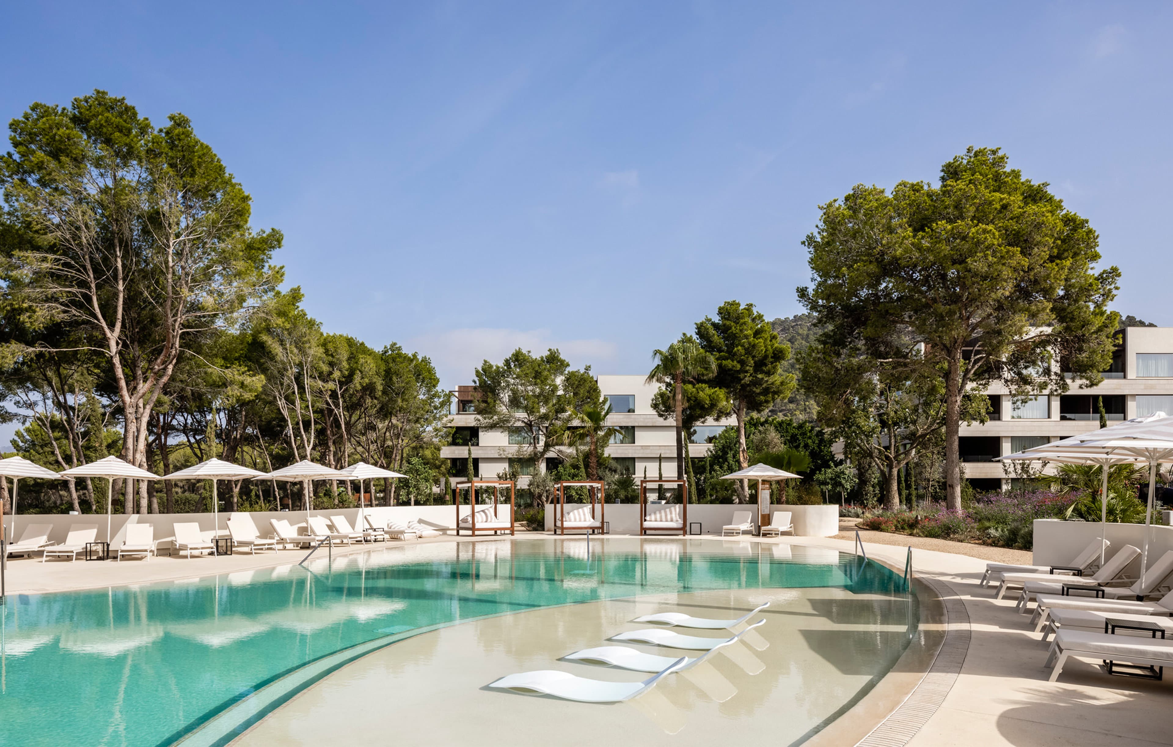 Gran & Petit Shore Outdoor Pools