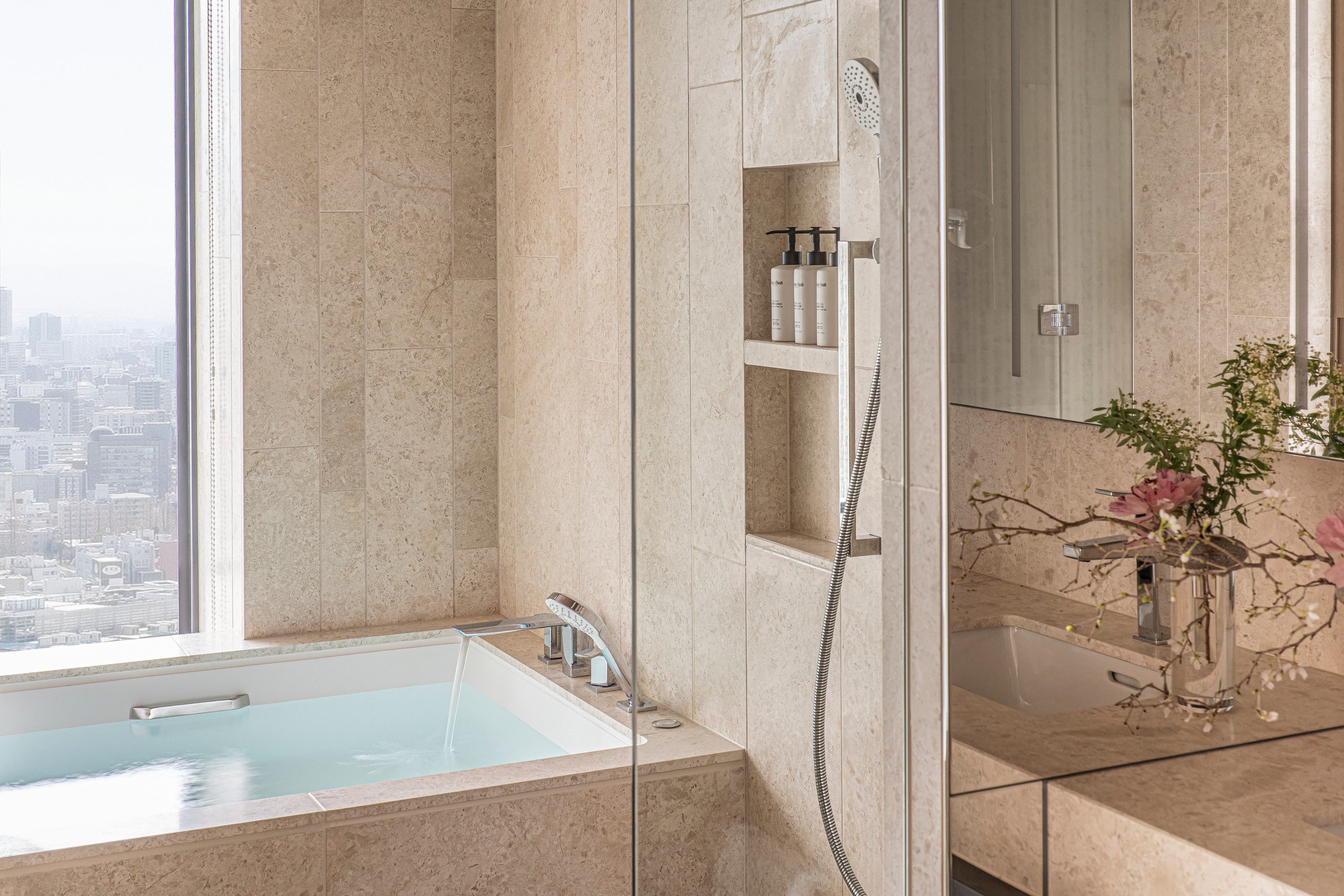 Premier Corner Room - Bathroom