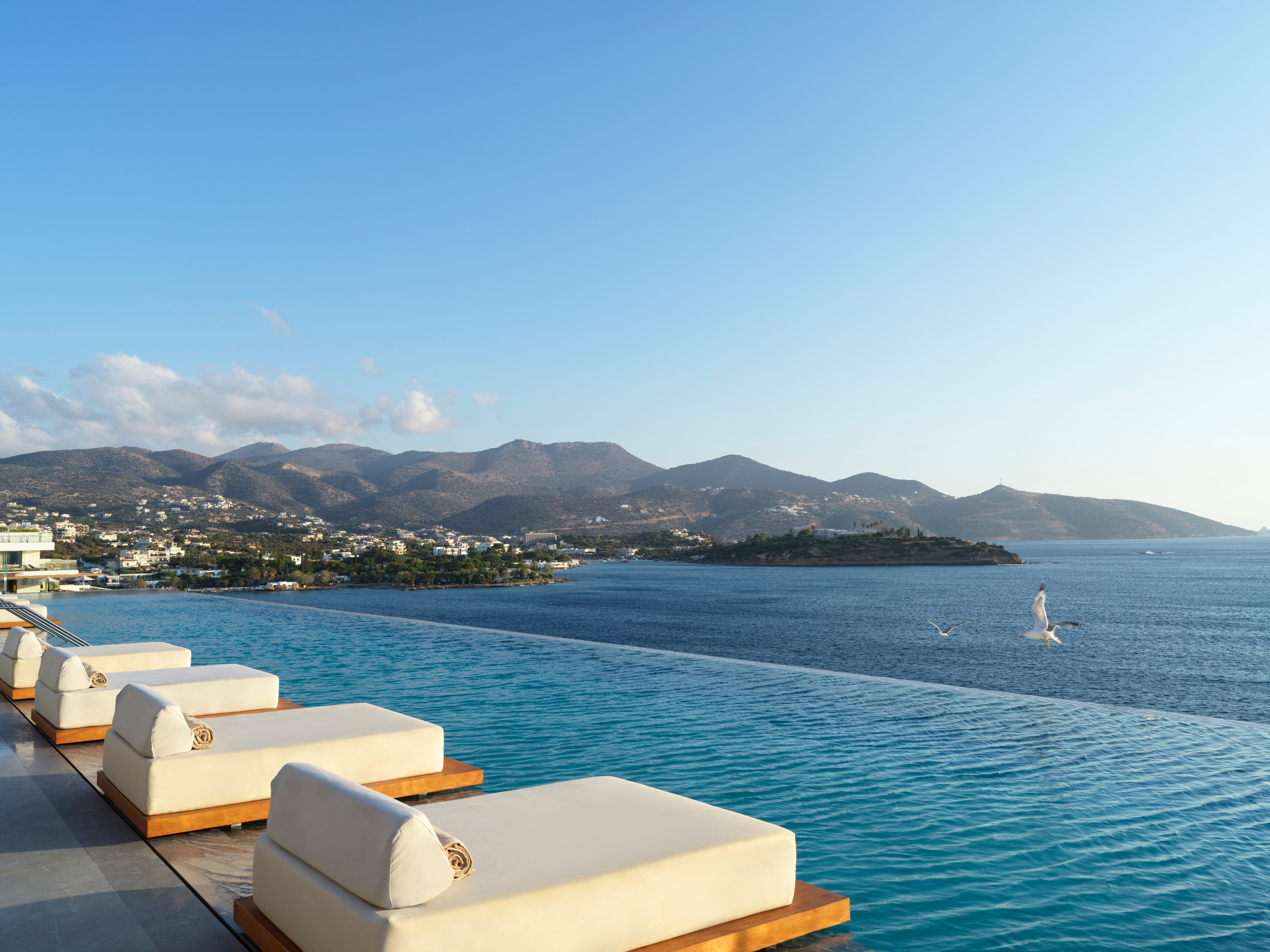 Outdoor Infinity Pool with Sea View 