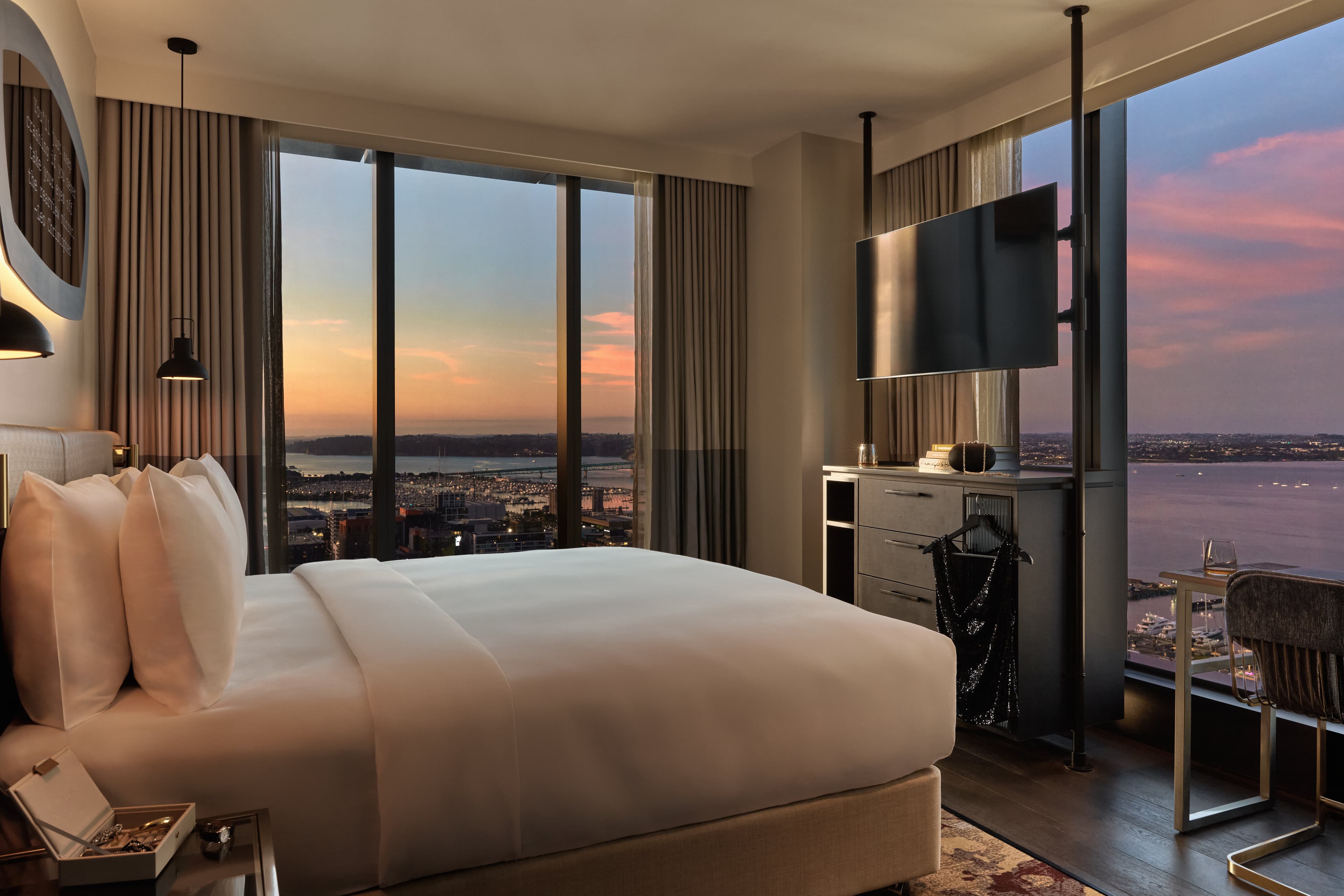 King Corner Harbour View High Floor