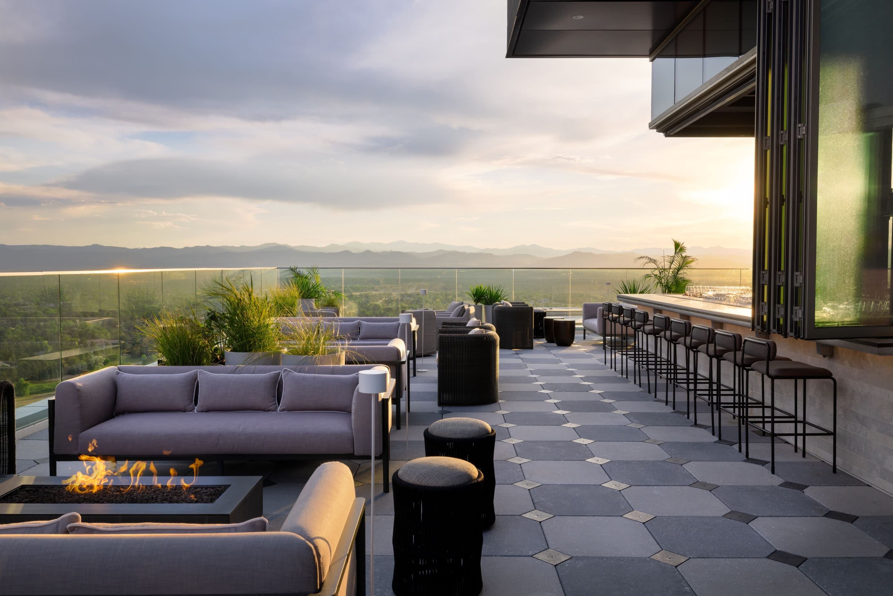 Bar and Lounge