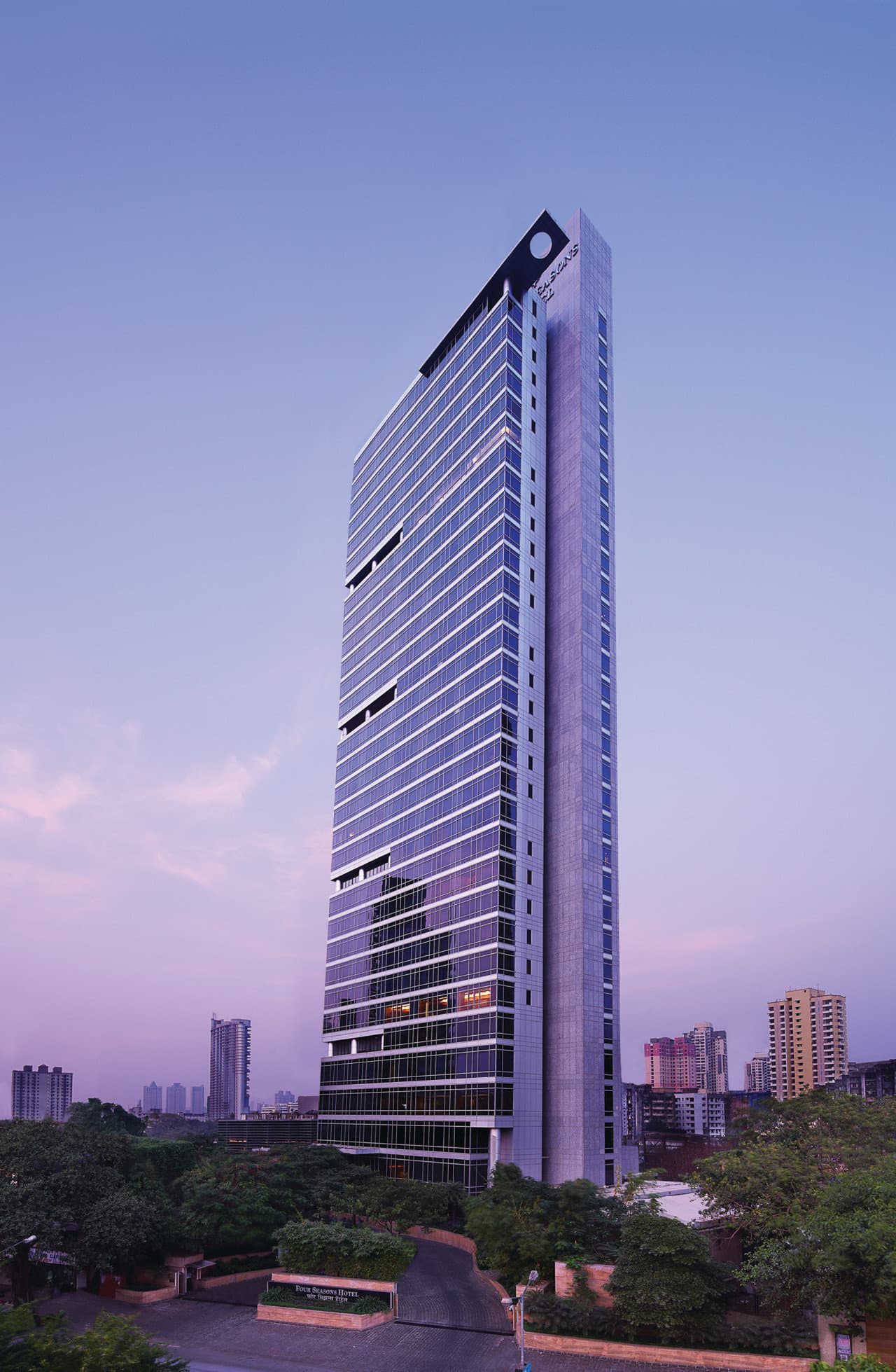 MUM Exterior