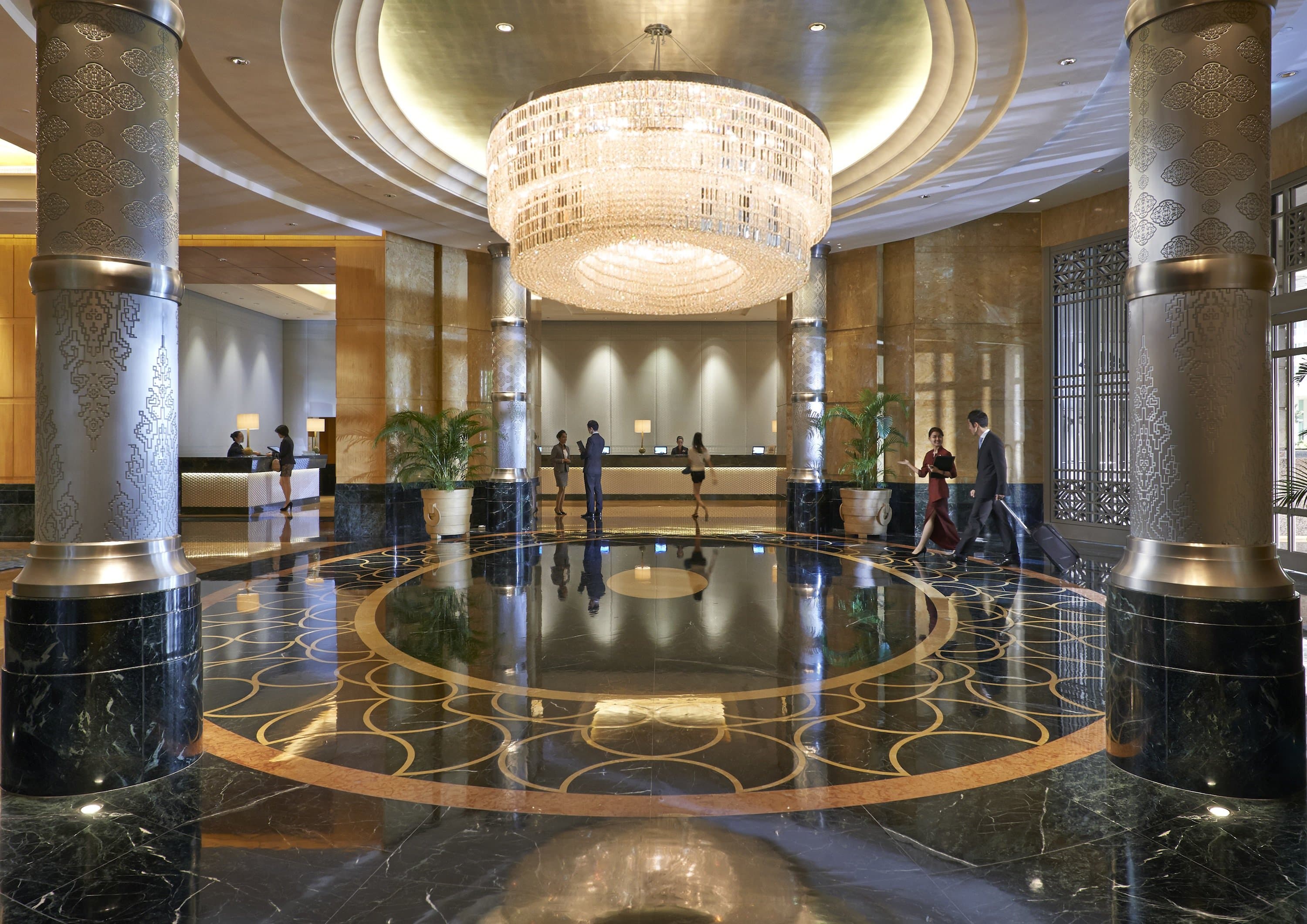 Hotel Lobby & Main Entrance