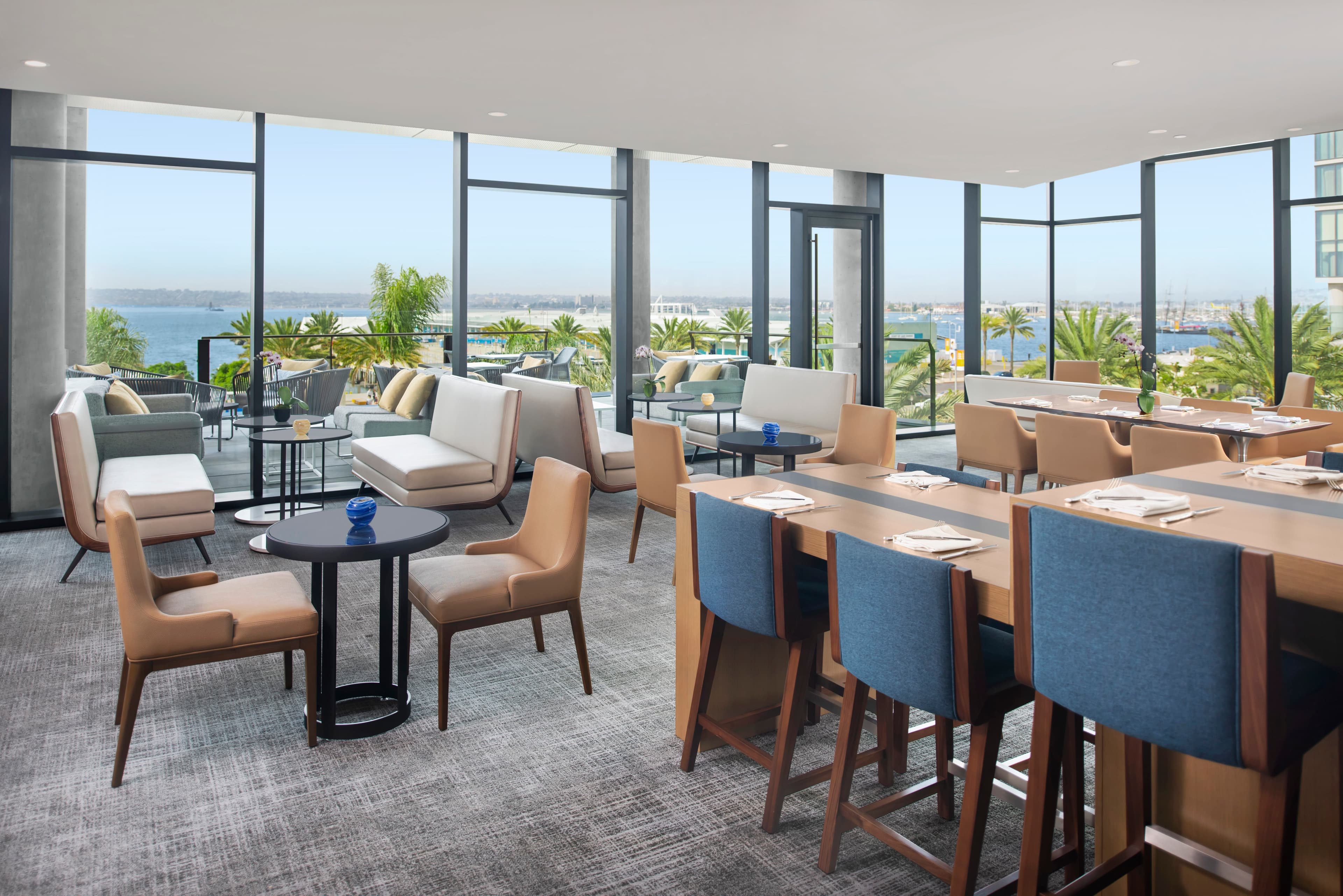 Club Floor Lounge