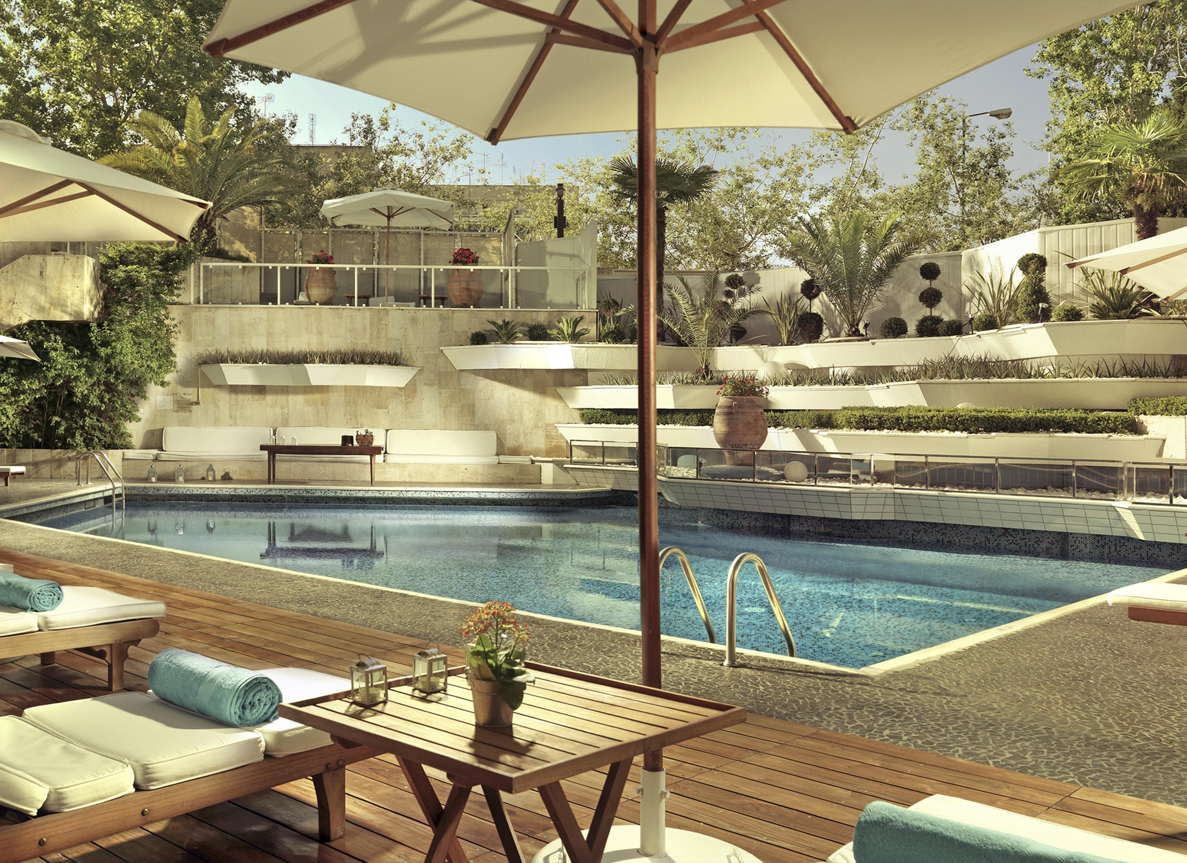 Embrace seasonal luxury at our esquisite outdoor pool