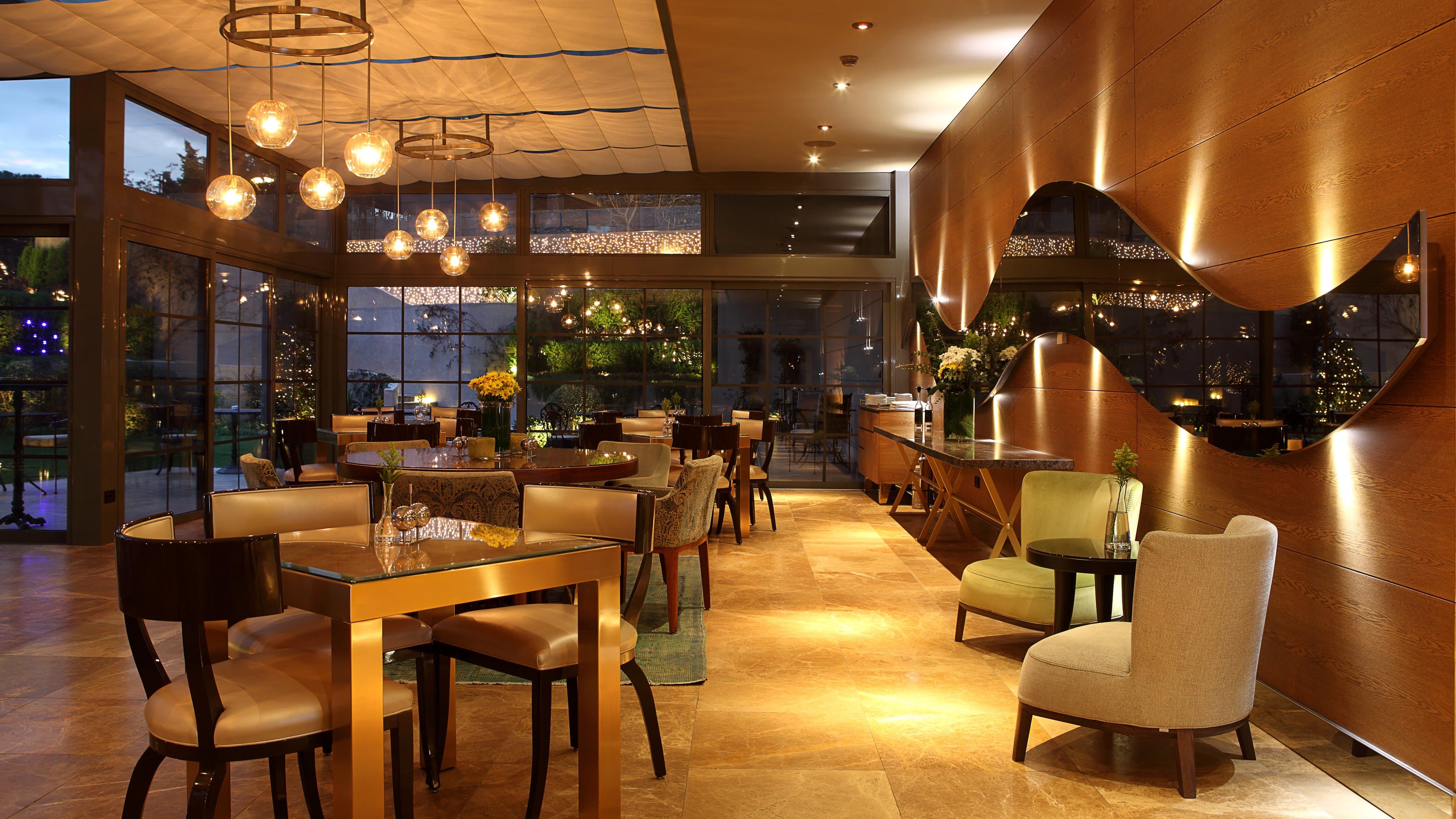 Veranda Restaurant Dinner