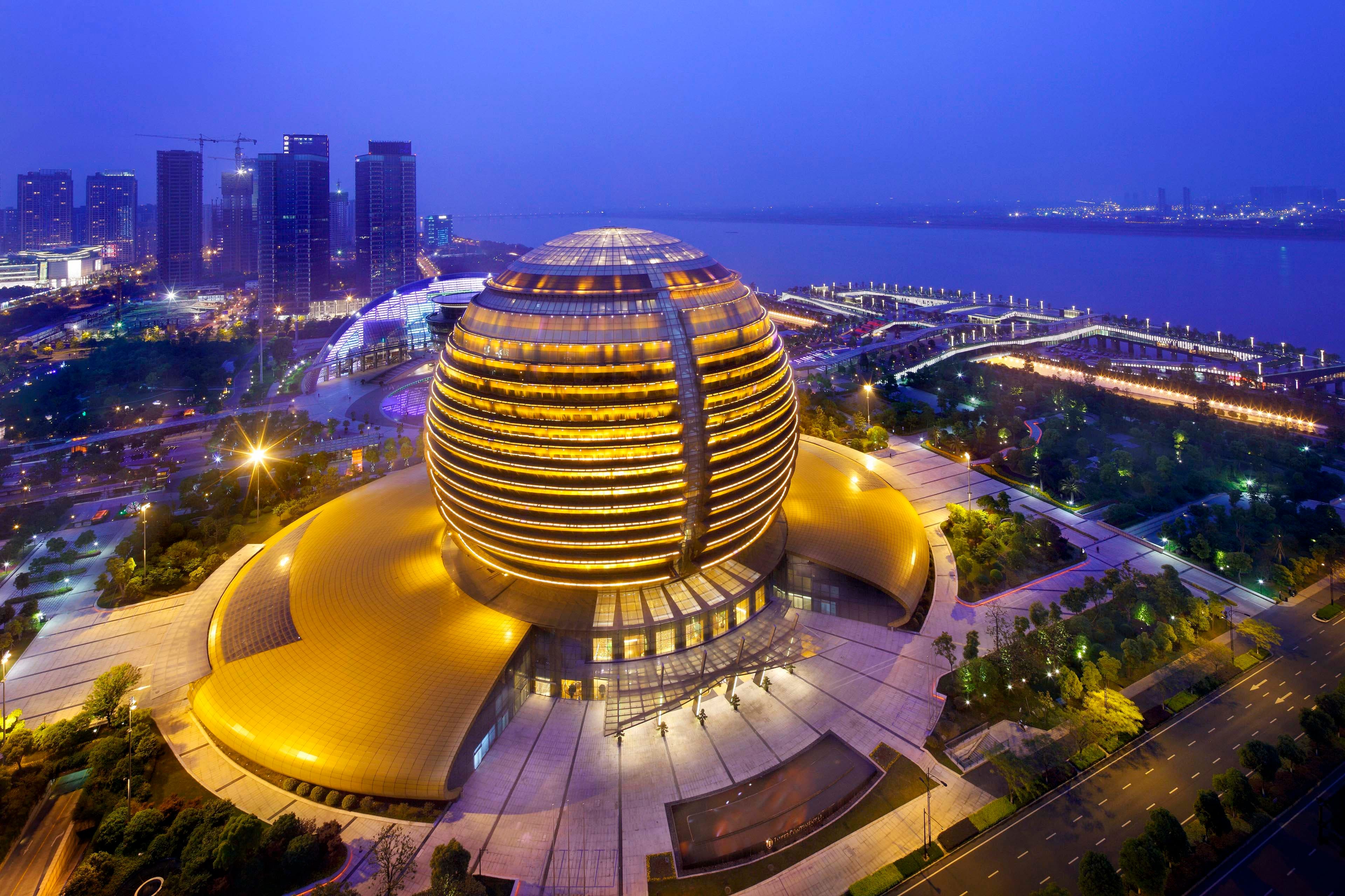 Hotel Exterior nightview