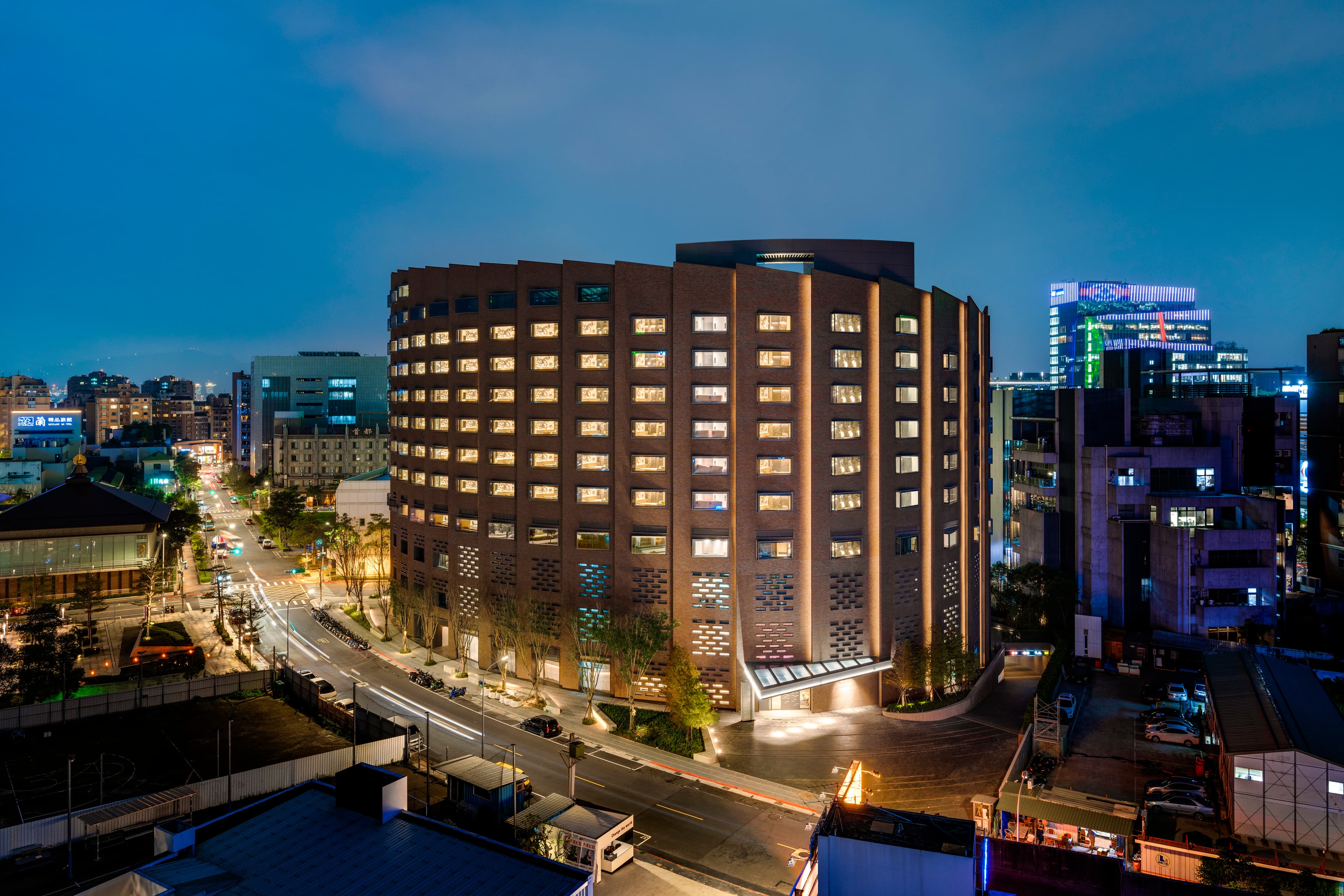 Hotel Exterior 