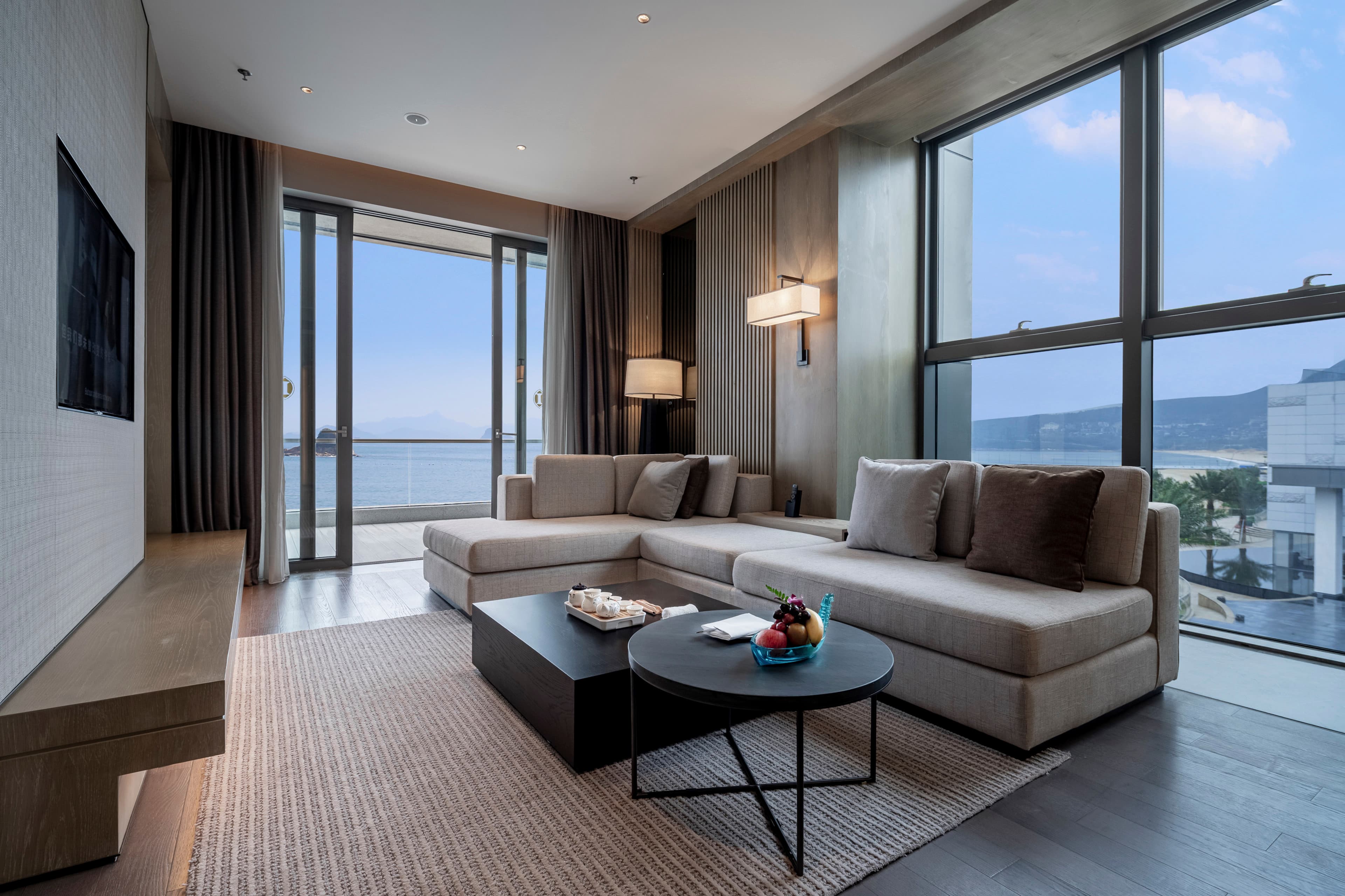 1 King Bed 1 Bedroom Club Ocean Suite   