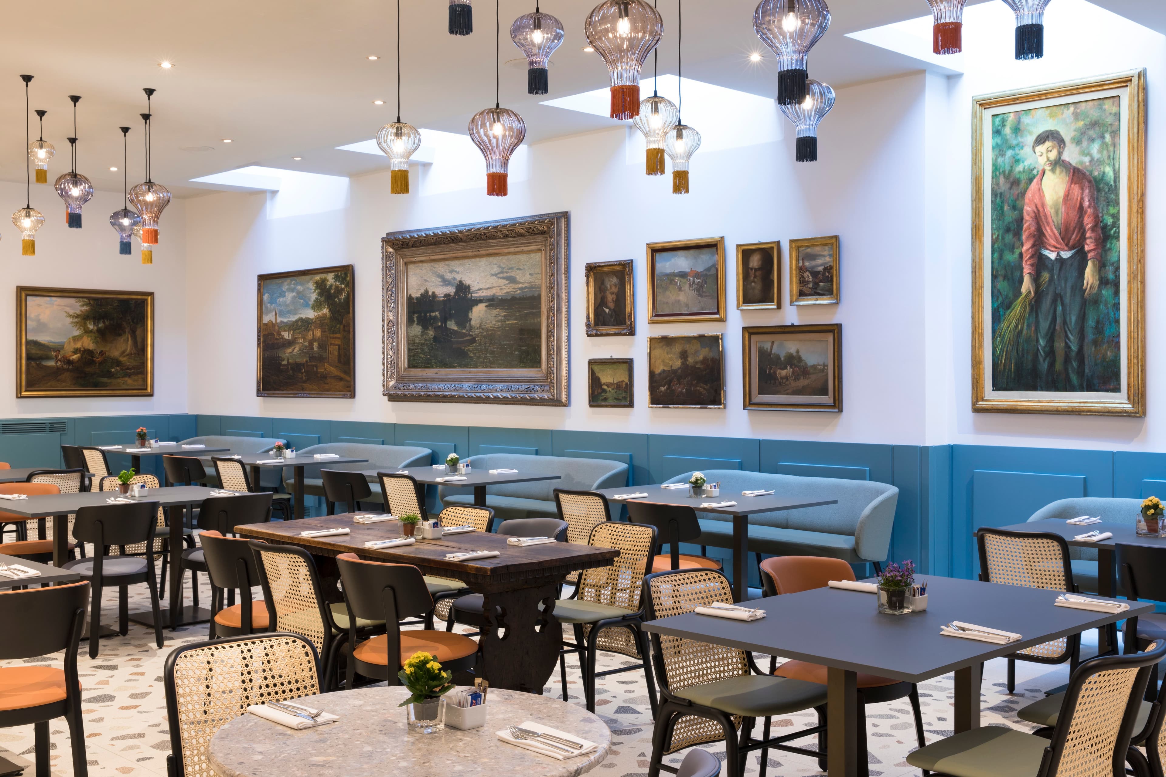 Taste your favorite breakfast in our stylish breakfast hall.