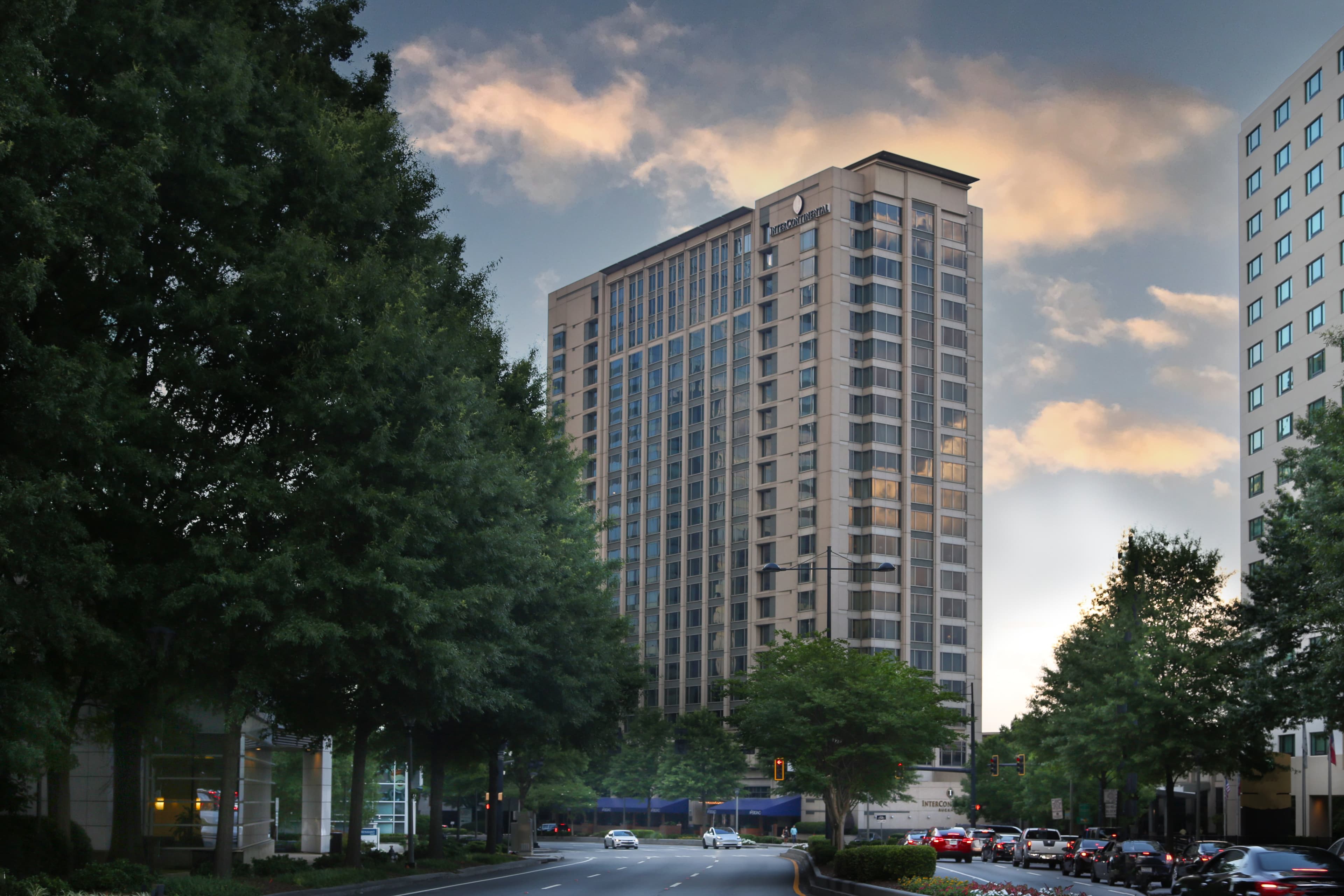 Take advantage of our location and enjoy warm-hearted hospitality.