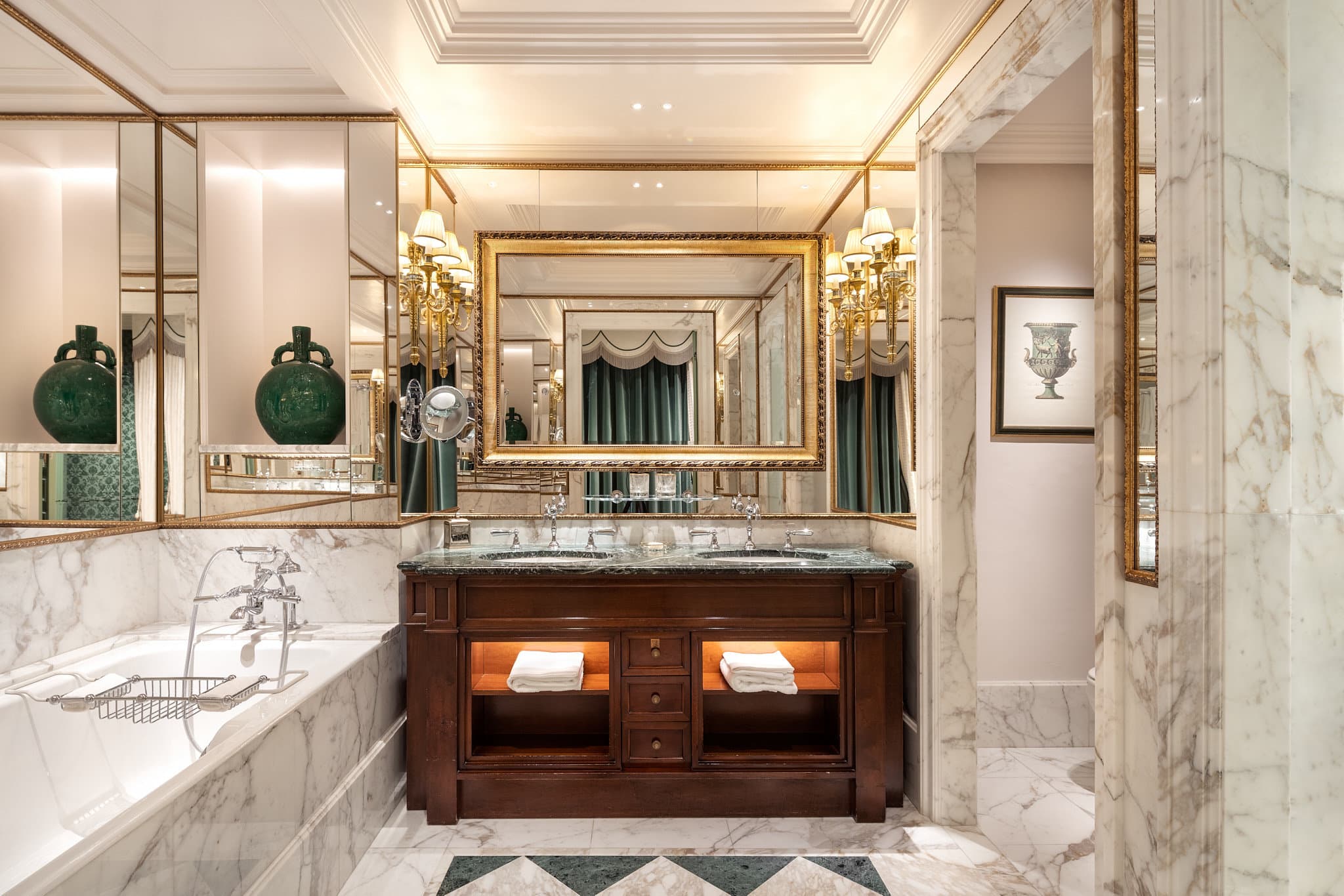 Gallery Suite Bathroom